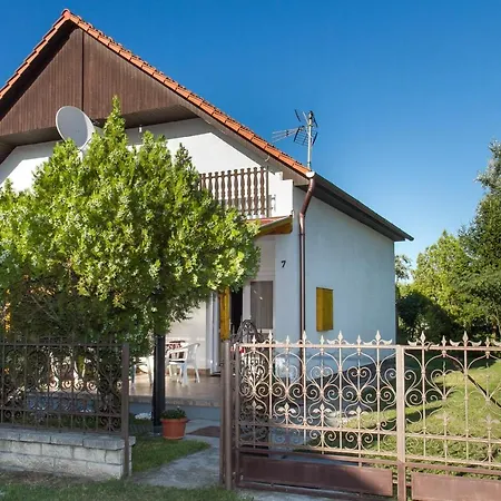 Apartament Familia Nyaralo 89 *