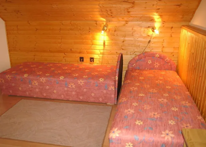 Familia Nyaralo 89 발라톤페니베스