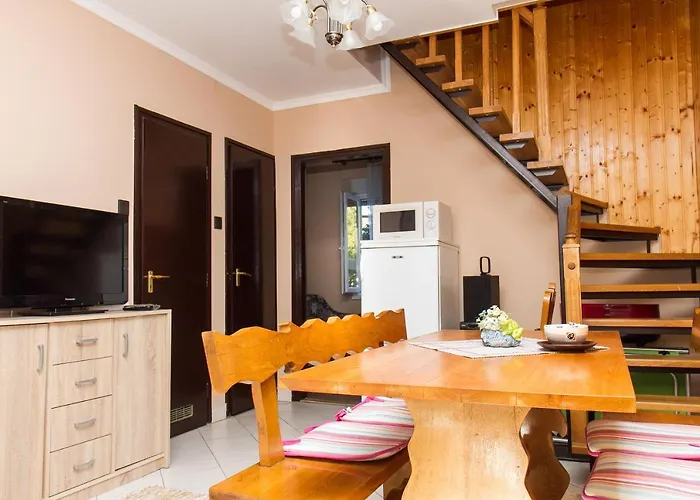 Familia Nyaralo 89 * 발라톤페니베스